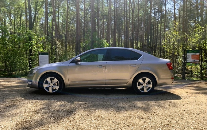 Skoda Octavia cena 29600 przebieg: 209000, rok produkcji 2013 z Strzyżów małe 407